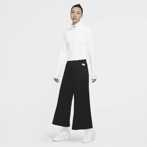 Nike Pants - Nike women’s ribbed wide leg black pants. Size medium.